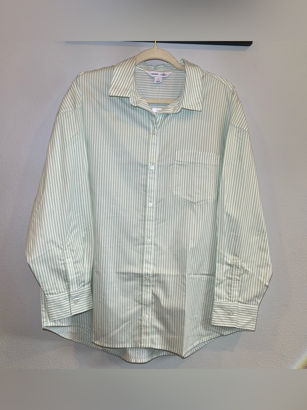 NEW Old Navy The Boyfriend Shirt M light Green White Striped Button Down Classic